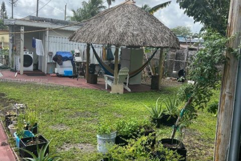 House in North Miami Beach, Florida 1 bedroom, 61.32 sq.m. № 1707557 - photo 10