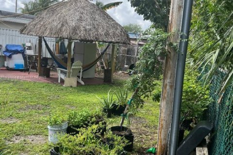 House in North Miami Beach, Florida 1 bedroom, 61.32 sq.m. № 1707557 - photo 9
