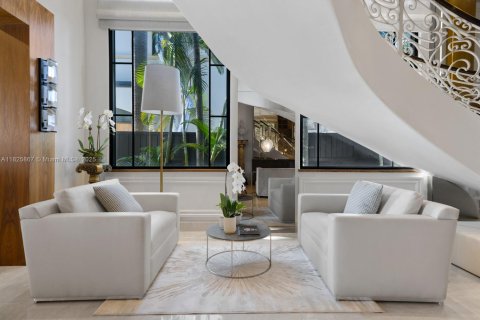 Casa en alquiler en Miami Beach, Florida, 6 dormitorios, 577.02 m2 № 1938265 - foto 8