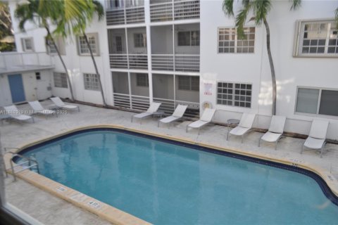 Condominio en alquiler en Key Biscayne, Florida, 2 dormitorios, 103.03 m2 № 1962388 - foto 11