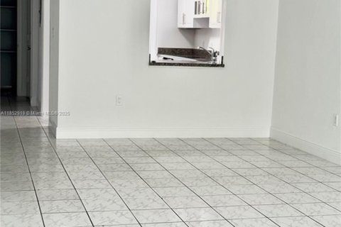 Condominio en alquiler en Key Biscayne, Florida, 2 dormitorios, 103.03 m2 № 1962388 - foto 1