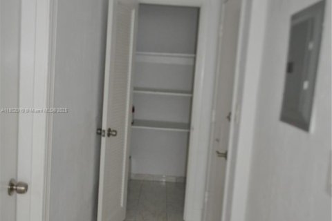 Condominio en alquiler en Key Biscayne, Florida, 2 dormitorios, 103.03 m2 № 1962388 - foto 5