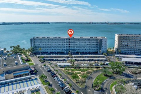 Condo in Gulfport, Florida, 2 bedrooms  № 1687578 - photo 5