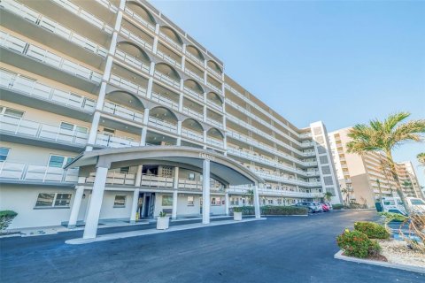 Condo in Gulfport, Florida, 2 bedrooms  № 1687578 - photo 3