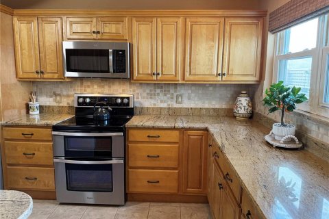 Condo in Gulfport, Florida, 2 bedrooms  № 1687578 - photo 24