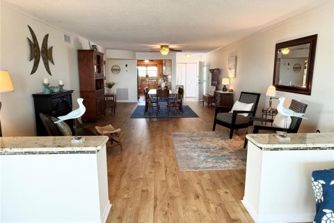 Condo in Gulfport, Florida, 2 bedrooms  № 1687578 - photo 17