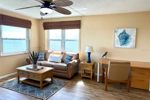 Condo in Gulfport, Florida, 2 bedrooms  № 1687578 - photo 21