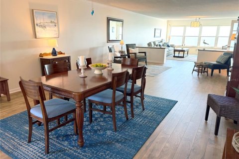 Condo in Gulfport, Florida, 2 bedrooms  № 1687578 - photo 13