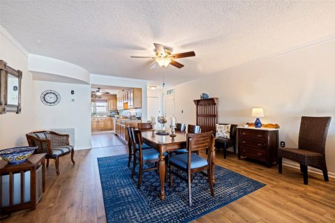 Condo in Gulfport, Florida, 2 bedrooms  № 1687578 - photo 18