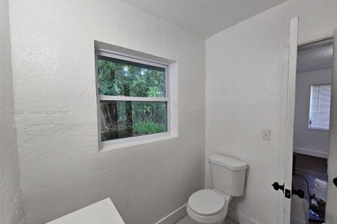 Commercial property in Fort Lauderdale, Florida 1 bedroom, 123.65 sq.m. № 1932326 - photo 1