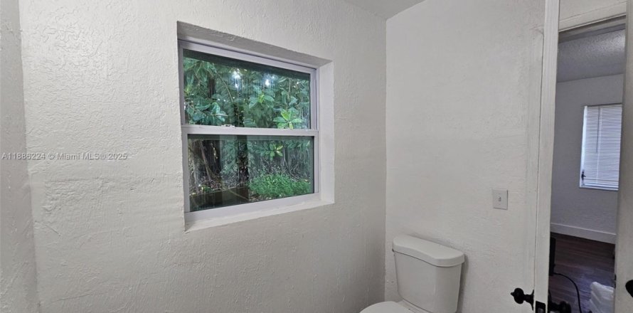 Propiedad comercial en Fort Lauderdale, Florida 1 dormitorio, 123.65 m2 № 1932326