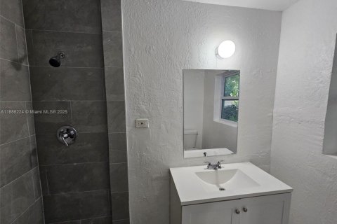 Propiedad comercial en alquiler en Fort Lauderdale, Florida, 1 dormitorio, 123.65 m2 № 1932326 - foto 6