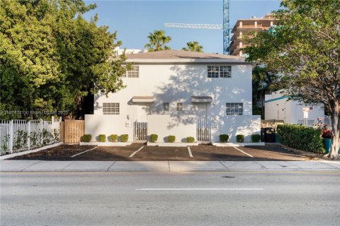 Propiedad comercial en venta en Surfside, Florida, 289.86 m2 № 1981320 - foto 12