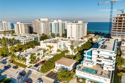 Propiedad comercial en venta en Surfside, Florida, 289.86 m2 № 1981320 - foto 2