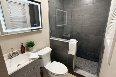 Villa ou maison à louer à Saint Petersburg, Floride: 2 chambres, 75.53 m2 № 2414044 - photo 2