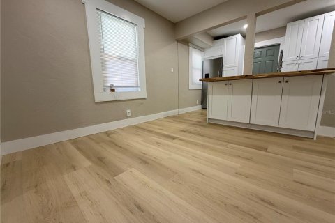 Villa ou maison à louer à Saint Petersburg, Floride: 2 chambres, 75.53 m2 № 2414044 - photo 10