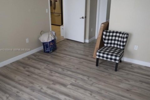 Copropriété à vendre à Miami, Floride: 2 chambres, 86.4 m2 № 2409664 - photo 7