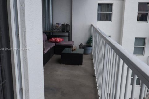 Copropriété à vendre à Miami, Floride: 2 chambres, 86.4 m2 № 2409664 - photo 14