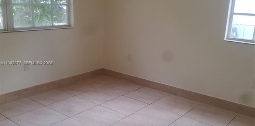 Дом в Норт-Майами, Флорида 2 спальни, 74.32м2 № 1991686