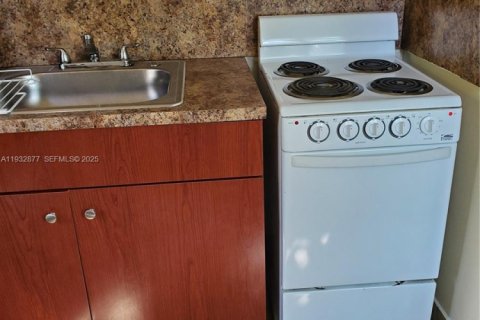 Снять в аренду виллу или дом в Норт-Майами, Флорида 2 спальни, 74.32м2, № 1991686 - фото 11