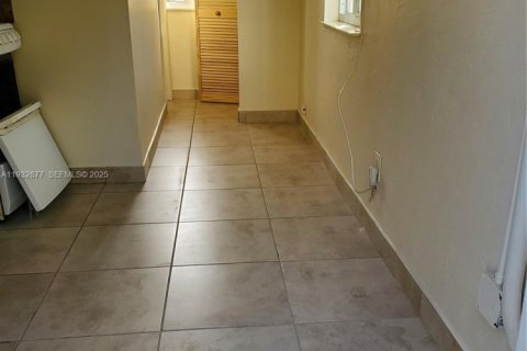 Снять в аренду виллу или дом в Норт-Майами, Флорида 2 спальни, 74.32м2, № 1991686 - фото 10