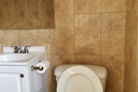 Снять в аренду виллу или дом в Норт-Майами, Флорида 2 спальни, 74.32м2, № 1991686 - фото 7