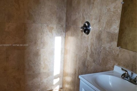 Снять в аренду виллу или дом в Норт-Майами, Флорида 2 спальни, 74.32м2, № 1991686 - фото 8