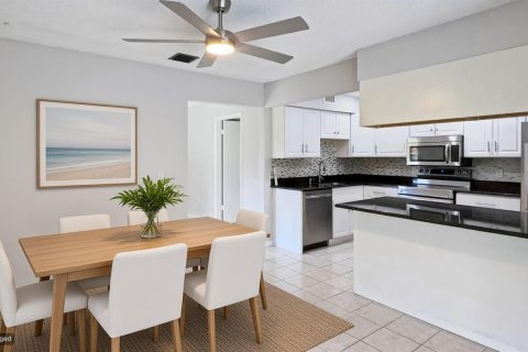 Townhouse in Palm Beach Gardens, Florida 3 bedrooms, 146.79 sq.m. № 2433974 - photo 17