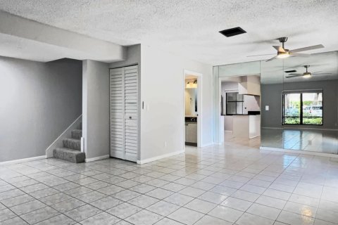 Townhouse in Palm Beach Gardens, Florida 3 bedrooms, 146.79 sq.m. № 2433974 - photo 8