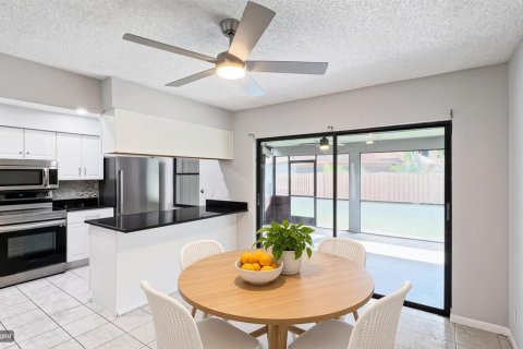 Townhouse in Palm Beach Gardens, Florida 3 bedrooms, 146.79 sq.m. № 2433974 - photo 15
