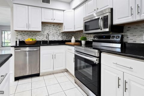 Townhouse in Palm Beach Gardens, Florida 3 bedrooms, 146.79 sq.m. № 2433974 - photo 20
