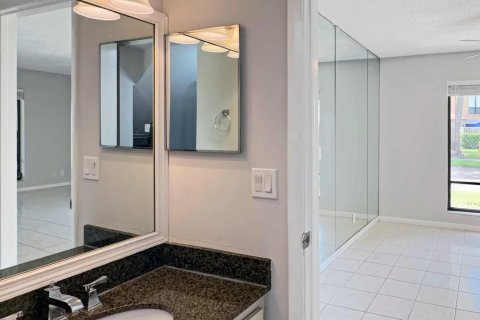 Townhouse in Palm Beach Gardens, Florida 3 bedrooms, 146.79 sq.m. № 2433974 - photo 12