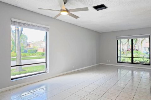 Townhouse in Palm Beach Gardens, Florida 3 bedrooms, 146.79 sq.m. № 2433974 - photo 10