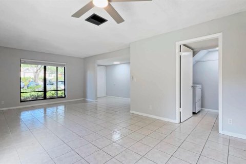 Townhouse in Palm Beach Gardens, Florida 3 bedrooms, 146.79 sq.m. № 2433974 - photo 11