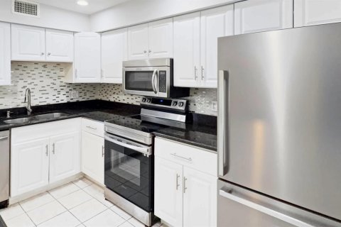 Townhouse in Palm Beach Gardens, Florida 3 bedrooms, 146.79 sq.m. № 2433974 - photo 22