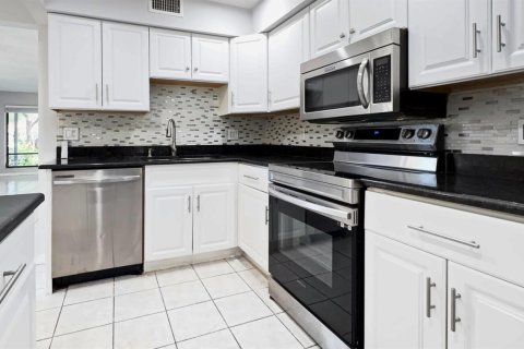 Townhouse in Palm Beach Gardens, Florida 3 bedrooms, 146.79 sq.m. № 2433974 - photo 21
