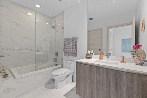 Condo in Miami, Florida, 3 bedrooms  № 1982182 - photo 28