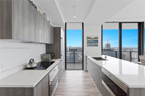 Condo in Miami, Florida, 3 bedrooms  № 1982182 - photo 13