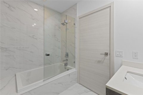 Condo in Miami, Florida, 3 bedrooms  № 1982182 - photo 20