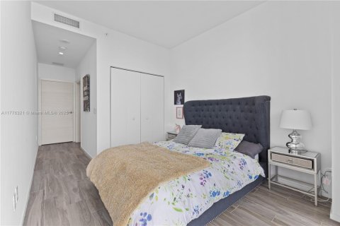 Condo in Miami, Florida, 3 bedrooms  № 1982182 - photo 22