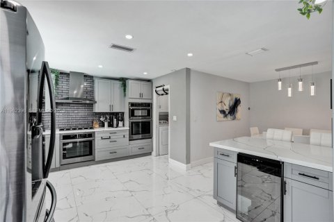 House in Sunrise, Florida 3 bedrooms, 146.79 sq.m. № 2024069 - photo 17