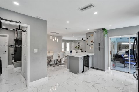 House in Sunrise, Florida 3 bedrooms, 146.79 sq.m. № 2024069 - photo 20