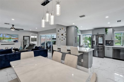 House in Sunrise, Florida 3 bedrooms, 146.79 sq.m. № 2024069 - photo 19