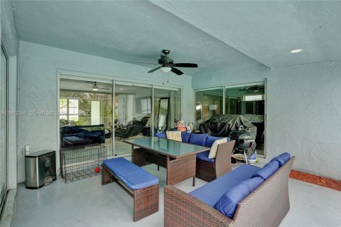 House in Sunrise, Florida 3 bedrooms, 146.79 sq.m. № 2024069 - photo 25