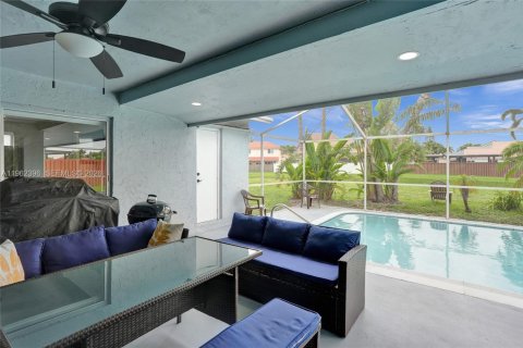 House in Sunrise, Florida 3 bedrooms, 146.79 sq.m. № 2024069 - photo 26