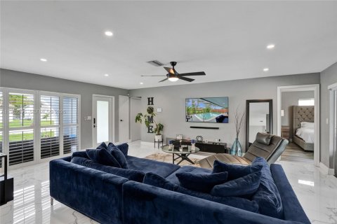 House in Sunrise, Florida 3 bedrooms, 146.79 sq.m. № 2024069 - photo 8