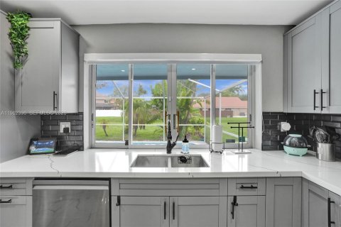 House in Sunrise, Florida 3 bedrooms, 146.79 sq.m. № 2024069 - photo 21