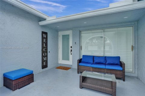 House in Sunrise, Florida 3 bedrooms, 146.79 sq.m. № 2024069 - photo 5