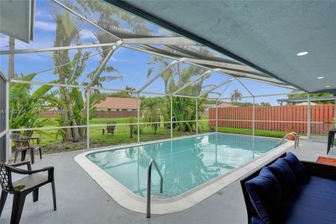 House in Sunrise, Florida 3 bedrooms, 146.79 sq.m. № 2024069 - photo 29