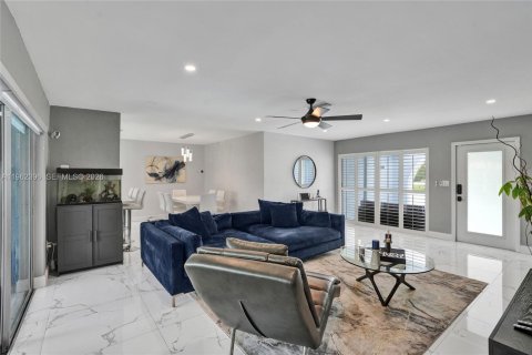 House in Sunrise, Florida 3 bedrooms, 146.79 sq.m. № 2024069 - photo 7